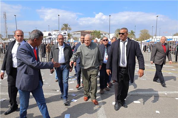 "محلب" يشارك في انتخابات المهندسين