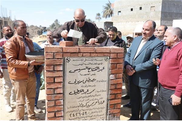 محافظ المنيا يضع حجر أساس مجمع الجزائر التعليمي بسمالوط