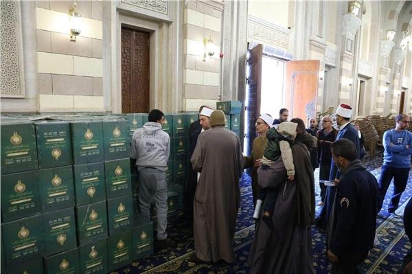 مبادرة توزيع (1000) كرتونة مواد غذائية من مسجد السيدة زينب