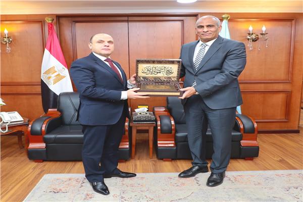  محافظ كفرالشيخ يكرم اللواء دكتور «علاء عبدالمعطي» محافظ الغربية...تقديرا لإسهاماته 