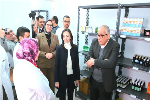 محافظ البحيرة ورئيس هيئة التأمين الصحي 