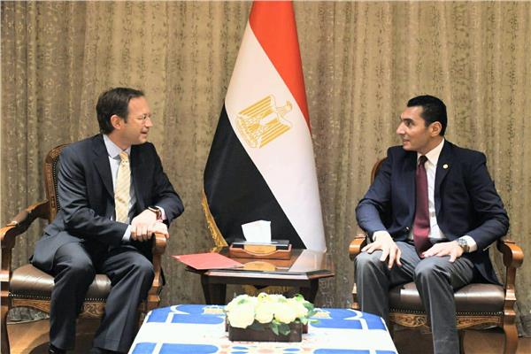 وزير الرياضة يستقبل السفير الإسباني بمصر