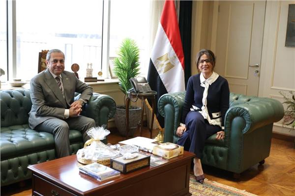 وزيرة الثقافة والمهندس خالد عباس
