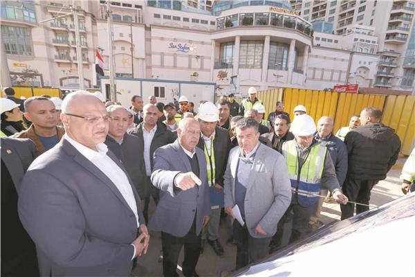 الفريق كامل الوزير ومحافظ الإسكندرية يتفقدان أعمال مشروع إعادة تأهيل ترام الرمل