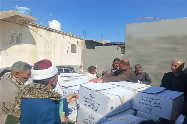 توزيع لحوم الصكوك على الأسر الأولى بالرعاية
