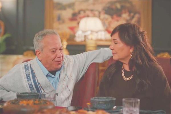 محمد محمود وعايدة رياض في مشهد من بابا وماما جيران