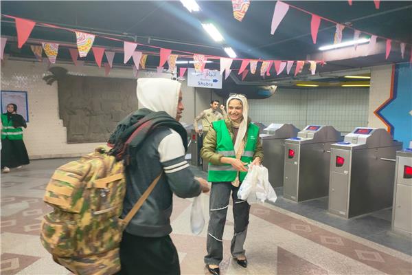  توزيع 60 ألف وجبة خفيفة لإفطار صائم