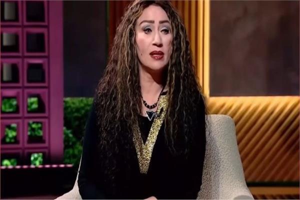 الفنانة إيناس مكي