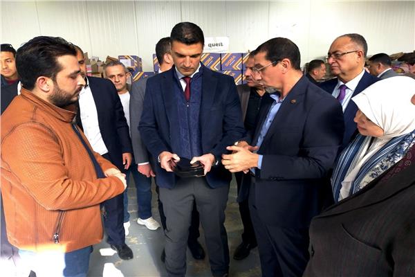 جانب من زيارة وزير الصناعة