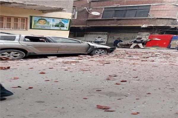 تحطم سيارة إثر انهيار أجزاء من عقار