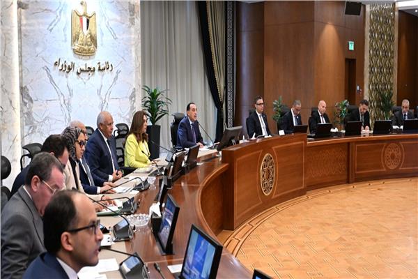 رئيس الوزراء يترأس اجتماع مجلس المحافظين