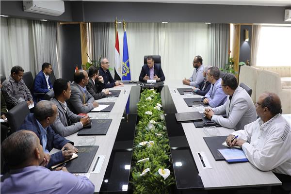 المهندس عمرو لاشين محافظ أسوان خلال إجتماع اللجنة العليا لضبط الأسعار 