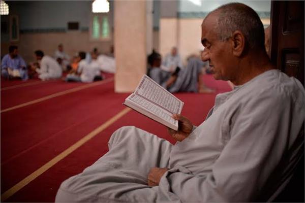  الاعتكاف في العشر الأواخر من رمضان