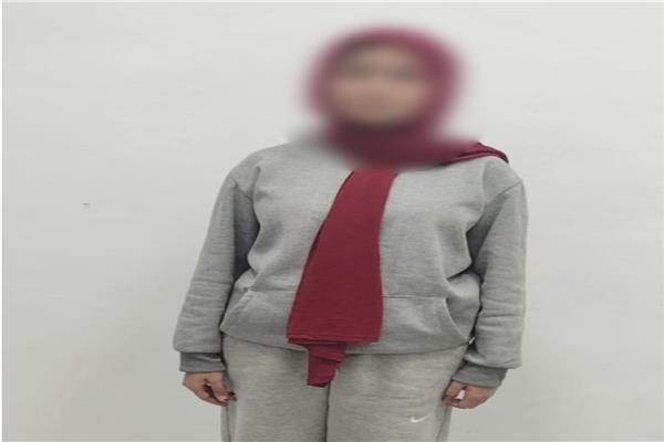 الفتاة الظاهرة بمقطع الفيديو