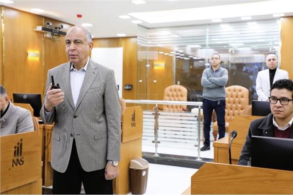محافظ المنيا يتابع مع رؤساء المراكز الالتزام بتعريفة الركوب 