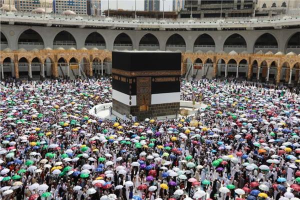 بدء إصدار تأشيرات الحج السياحي وتسليمها إلى الحجاج