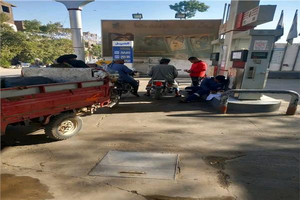 متابعة ميدانية لمحطات الوقود ومواقف سيارات الأجرة
