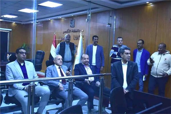 محافظ الأقصر يتابع تطبيق تعريفة السرفيس الجديدة