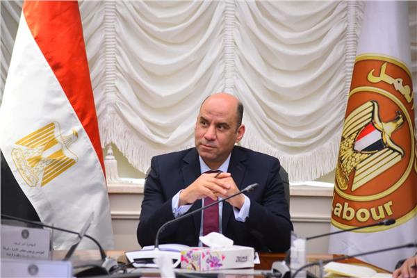 العمل تعتمد أكثر من 2 مليون جنيه لـ 349 عاملًا في 23 محافظة