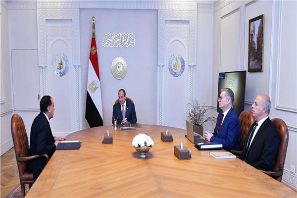 السيد الرئيس خلال الاجتماع