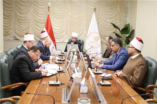 وزير الأوقاف يجتمع بمديري المديريات الإقليمية عبر تقنية الاتصال المرئي 