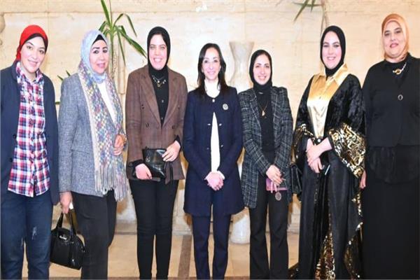 محافظ البحيرة تعقد لقاءً موسعاً مع الصحفيين ومراسلي الصحف