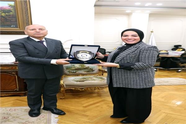 إبراهيم صابر محافظ القاهرة و الإعلامية آية عبد الرحمن