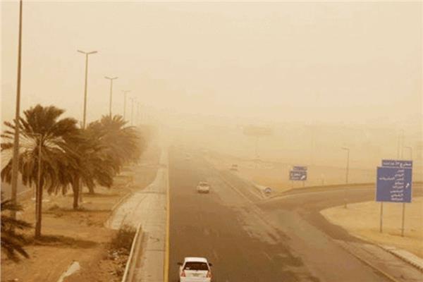تقلبات جوية وأمطار ورياح مثيرة للرمال