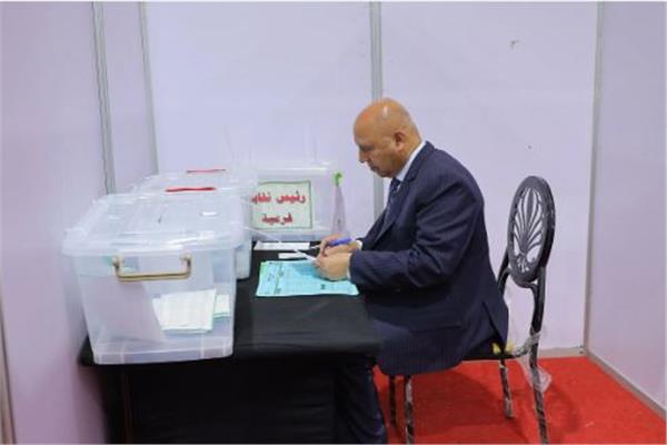 الفريق كامل الوزير يدلى بصوته فى انتخابات نقابة المهندسين