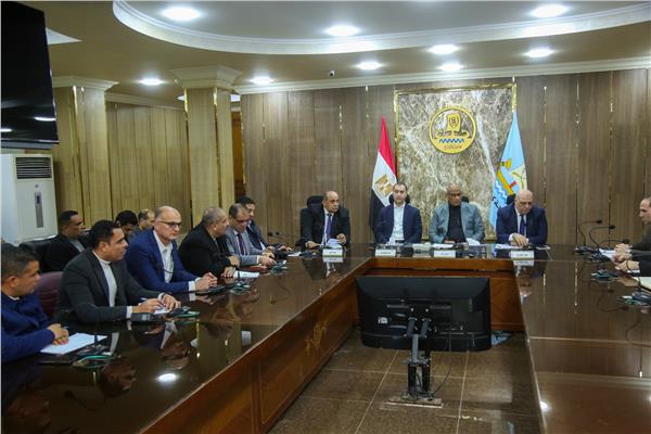 اجتماع المحافظ