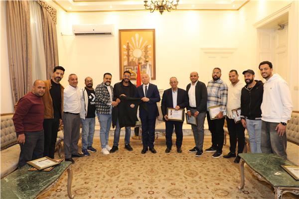 محافظ القاهرة يكرم شباب المطرية منظمي افطار ١٥ رمضان