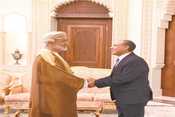 وزير الخارجية المصرى خلال لقائه مع سلطان عُمان هيثم بن طارق