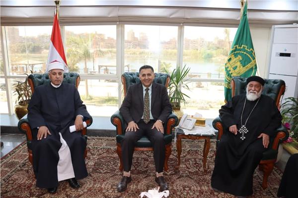 محافظ القليوبية يستقبل وفد بيت العائلة المصرية لتقديم التهاني بالعيد