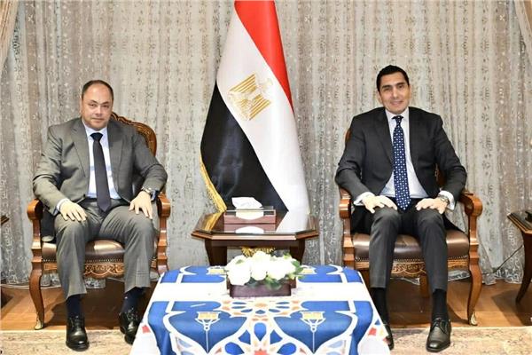 وزير الشباب والرياضة جوهر نبيل مع اللواء مهندس عمرو عبد المنعم رئيس هيئة تنمية الصعيد