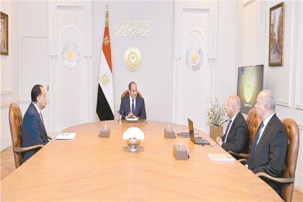 الرئيس عبدالفتاح السيسى خلال اجتماعه مع د. مصطفى مدبولى  والفريق كامل الوزير