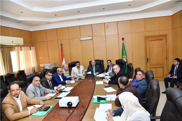 سكرتير عام المحافظة يترأس اجتماع لجنة البت فى طلبات تقنين أراضي الدولة 