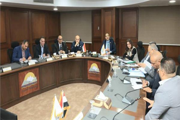متابعة منظومة الشكاوى ومراجعة كل مصادر التفاعل مع المواطنين