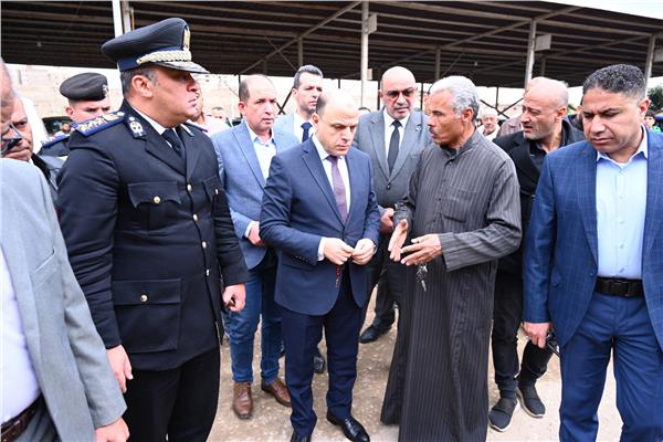 محافظ الغربية يتفقد موقفي الجلاء والجملة بطنطا
