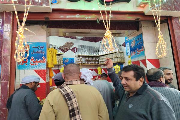 زحام كبير على أسواق ومحلات الأسماك المملحة في الأيام الأخيرة من رمضان