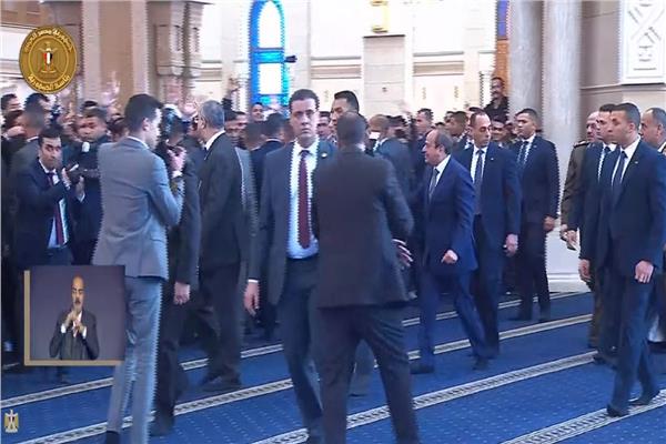 الرئيس السيسي يغادر مسجد الفتاح العليم بعد أداء صلاة عيد الفطر