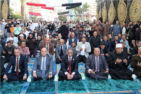  محافظ الجيزة يؤدي صلاة عيد الفطر المبارك   