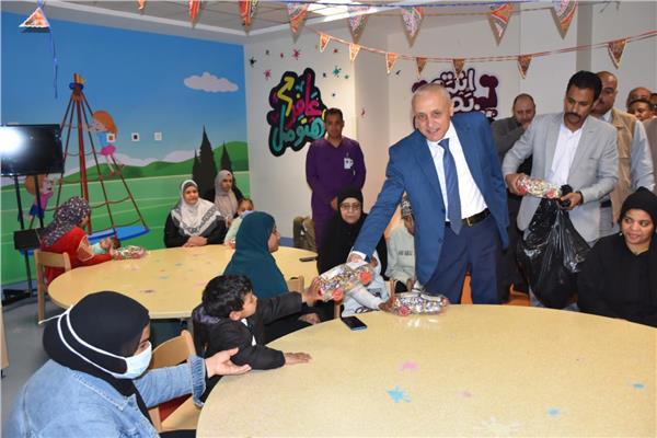 محافظ الأقصر يشارك محاربين السرطان عيد الفطر
