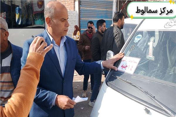 محافظ المنيا يشدد على الالتزام بالأسعار وتعريفة الركوب 