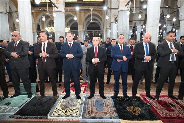 محافظ الغربية يشارك أهالي طنطا فرحة عيد الفطر