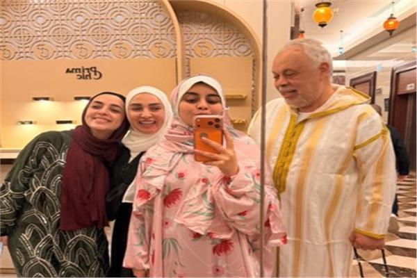 أشرف زكي وروجينا واولادهم 