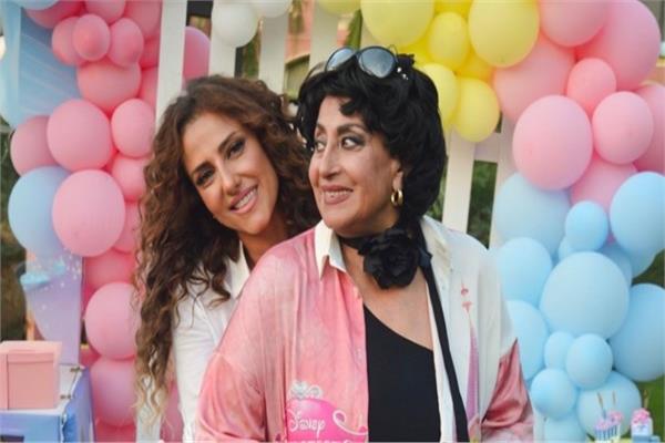 حنان مطاوع ووالدتها