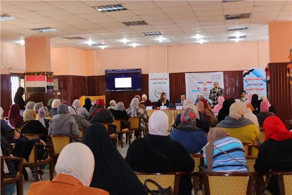 "المرأة وصناعة الوعي الرقمي" 