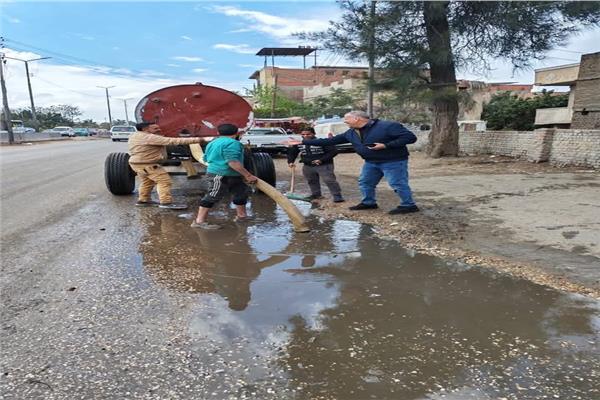 رفع كميات كبيرة من مياه الامطار بالطريق الزراعي السريع طنطا 