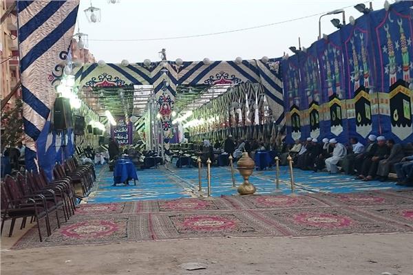  شوادر العزاء والأفراح في الشوراع  