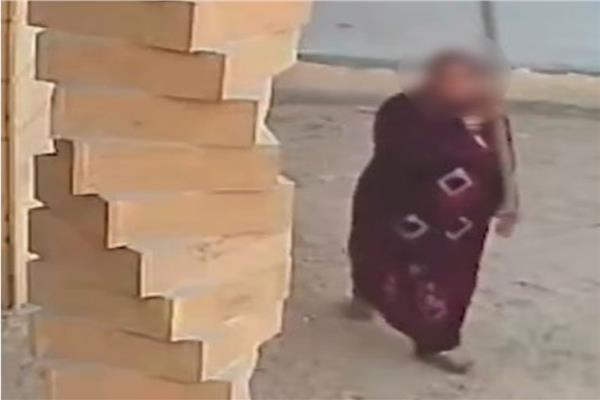 ضبط المتهمة بتحطيم كاميرات المراقبة أمام منزل بسوهاج